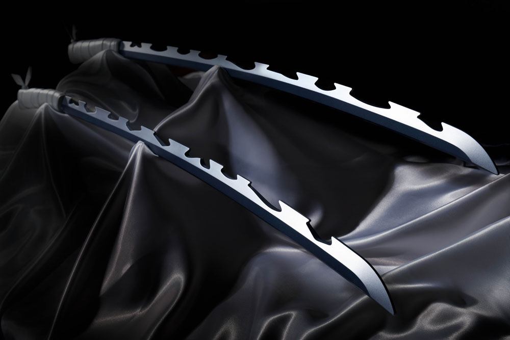 Demon Slayer: Kimetsu no Yaiba Proplica Replicas 1/1 Nichirin Swords (Inosuke Hashibira) 93 cm